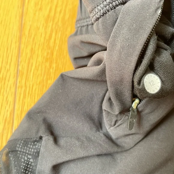 Lululemon Two With One Mid-Rise Short - Reversible - Picture 4 of 8